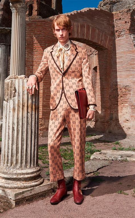 vestiti gucci uomo 2018|Collezione di abbigliamento da uomo di Gucci su FARFETCH.